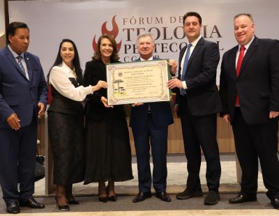 Homenagens e reconhecimento marcam a segunda noite do Fórum de Teologia Pentecostal em Cascavel Homenagens e reconhecimento marcam a segunda noite do Fórum de Teologia Pentecostal em Cascavel